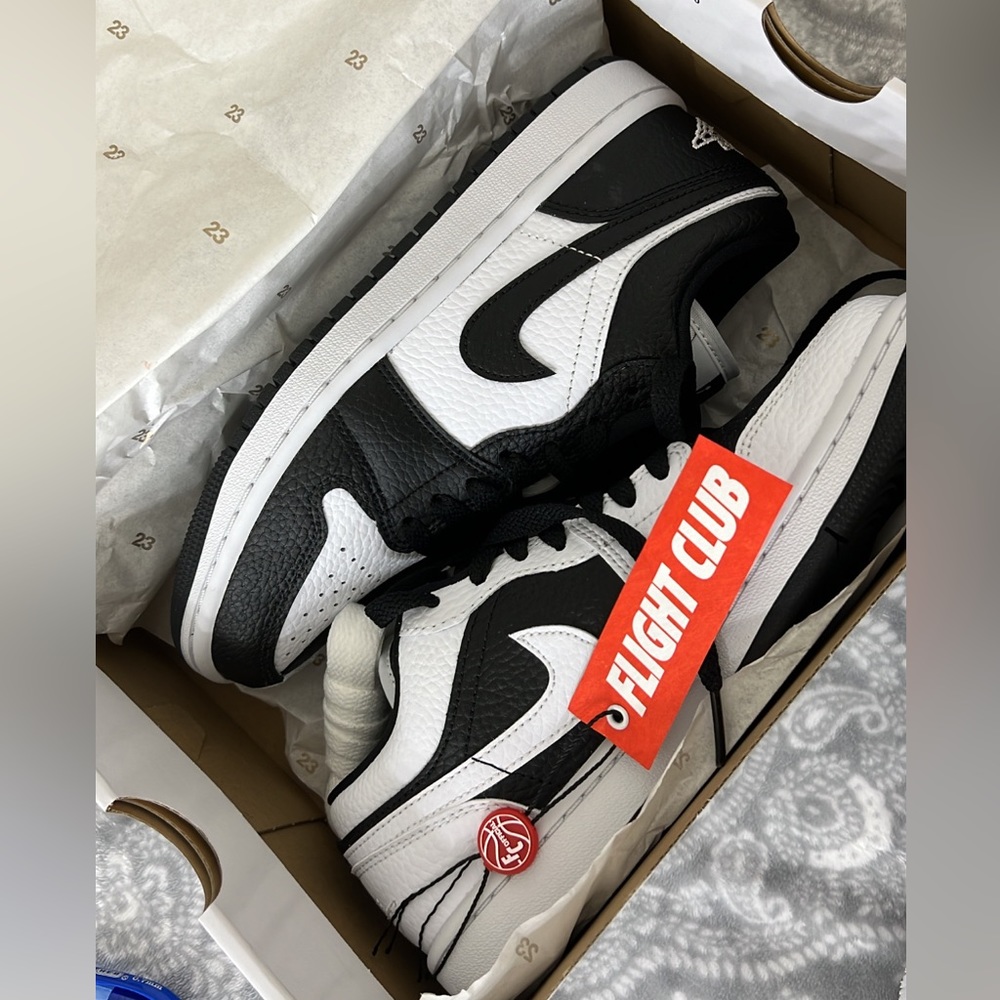 Air Jordan 1s low se homage